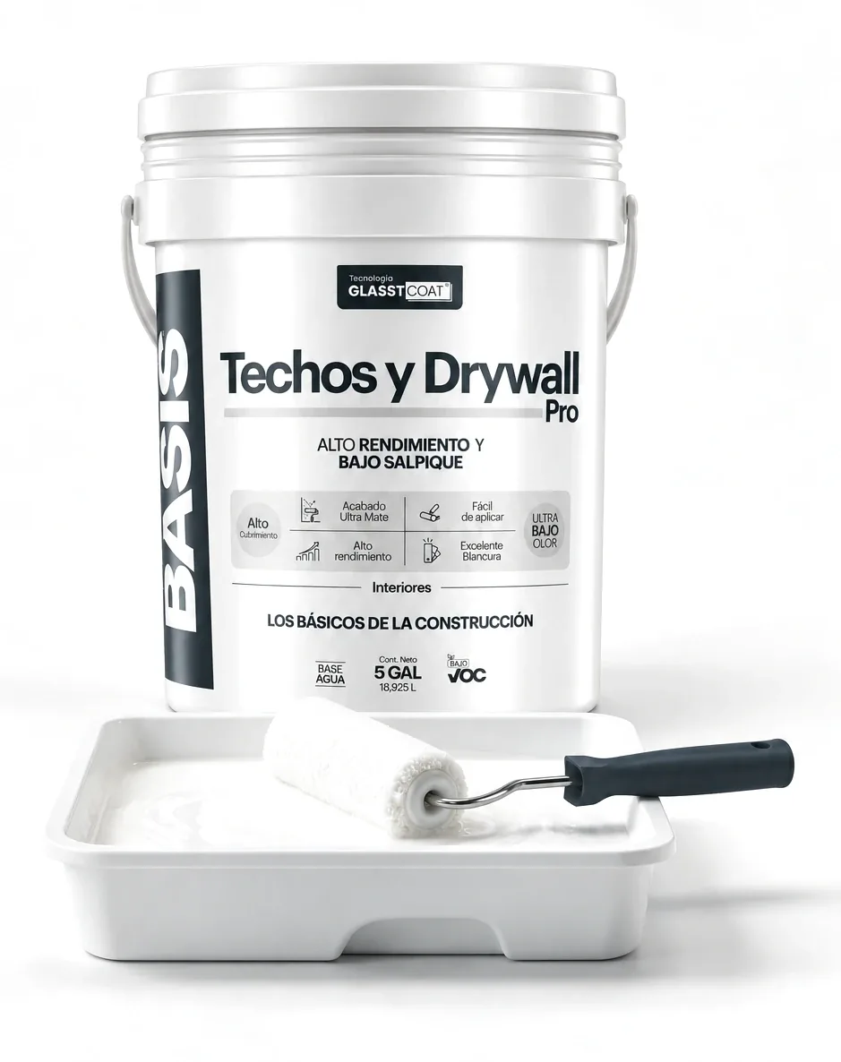 Caneca de Basis Techos y Drywall Pro con una bandeja de pintura blanca y un rodillo de mango gris pizarra.